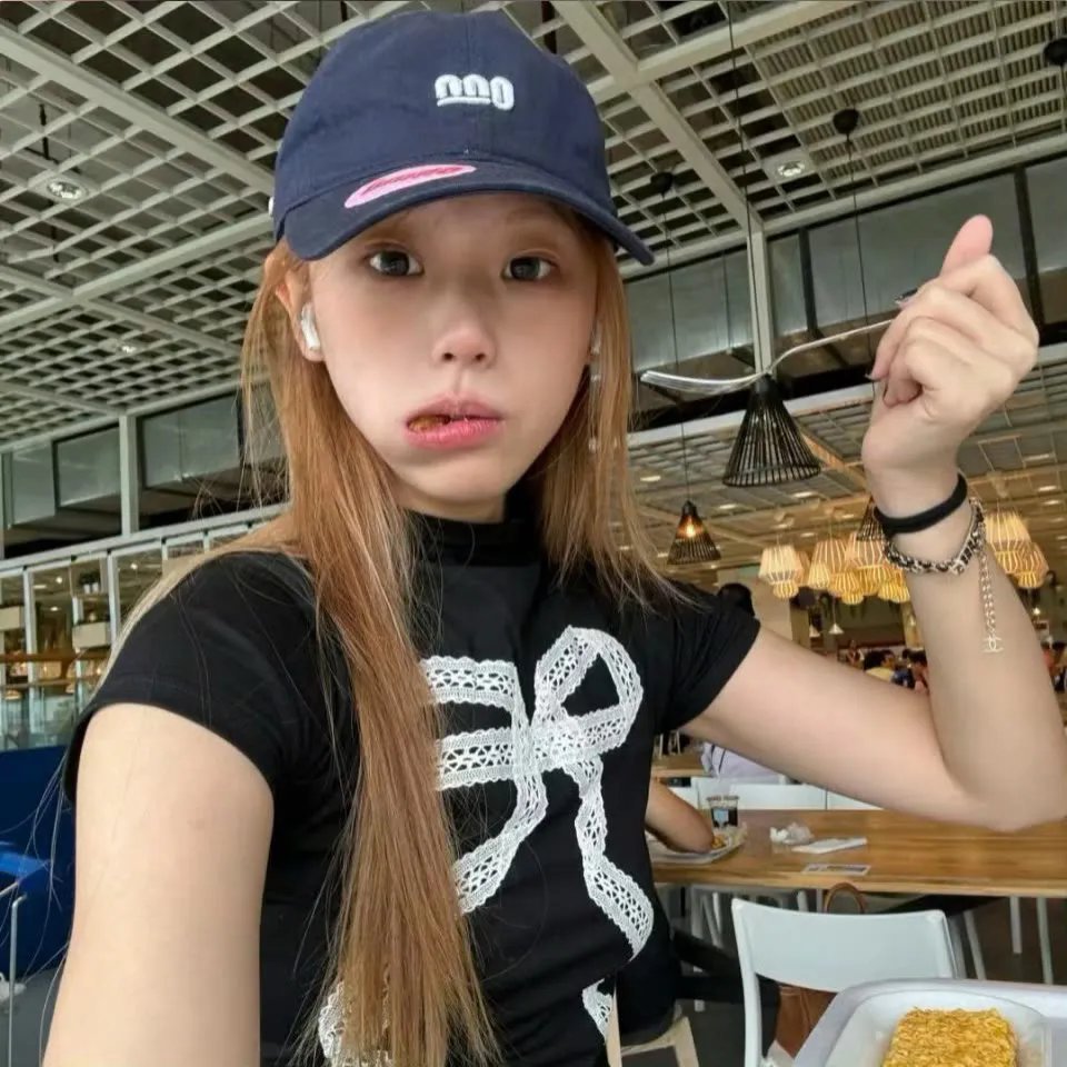 虫图腾海报